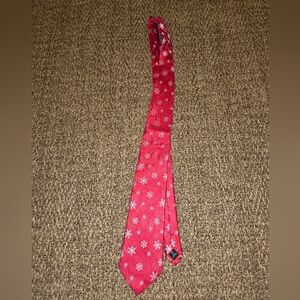Red Snowflake Patterned Silk Tie